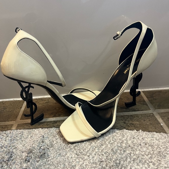 YSL OPYUM SANDALS IN SMOOTH LEATHER WITH A GOLD-TONE HEEL - Picture 8 of 10